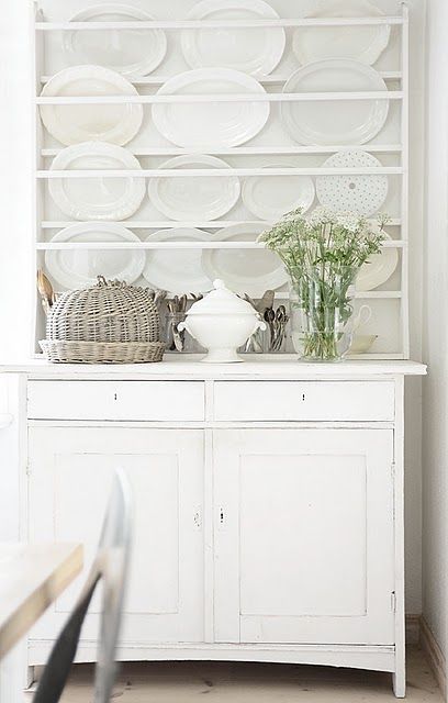 white with plate rack